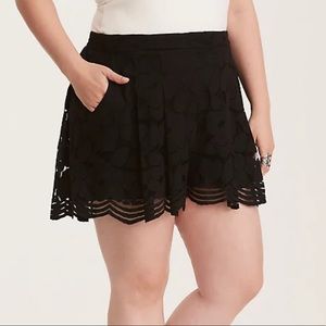 Torrid BLACK FLORAL LACE SHORT